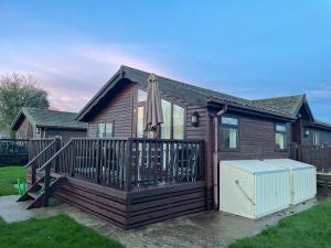 Cosy 3 Bed Lodge in Hoburne, Cotswolds