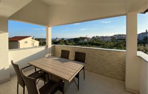 2 Bedroom Stunning Apartment In Vodnjan 