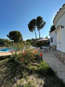 Seaside Serenity - Les tres Cales