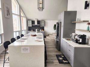 Large 3200sf A-Frame House close to Snowbird Alta Ski &Stunning Mountain View!