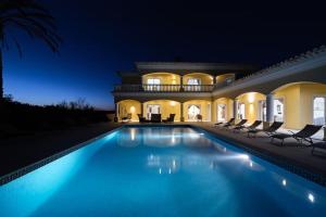 Casa Ferrel - Luxury 9 Bedroom Villa with Indoor & Outdoor Pools