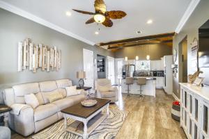 Walk to Beach Stunning Gulfport Getaway