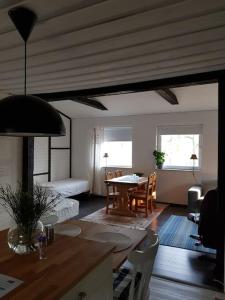 Ekbacken - naturskön stuga med närhet till havet