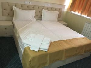 Double Room room in Hamlet Hotel