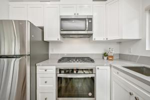 Remodeled 4 Car with Parking Patio and Firepit