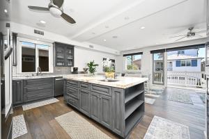 Upscale Home with Rooftop Deck, Jacuzzi, & Firepit