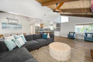 Brand New Modern Home by the Beach with Patio & BBQ