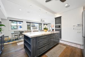 Upscale Home with Rooftop Deck, Jacuzzi, & Firepit