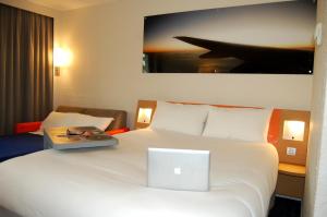 Hotels ibis Styles Marseille Aeroport : Standard Family Room with One Double Bed and Sofa Bed