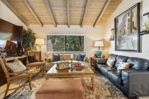 2 Bed 2 Bath BACK APT Steps to the Sand - Ubytování bez kategorie ve městě Newport Beach