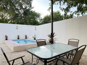 Kaab: Exclusividad y confort en un oasis vacacional con piscina - 3-star hotels in Mérida