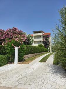 Family friendly apartments with a swimming pool Ljubac, Zadar - 21937