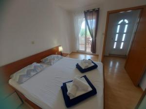 Apartments with parking space Pakostane, Biograd - 22375