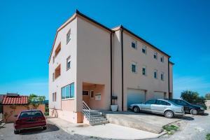 Apartments with a parking space Kastel Sucurac, Kastela - 22451