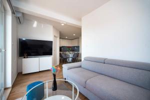 Apartments with parking space Kastel Sucurac, Kastela - 22451