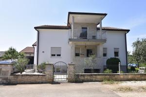 Apartments with a parking space Sveti Ivan, Umag - 22472