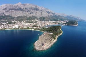 Apartments by the sea Makarska - 22489