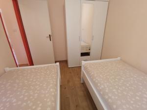 Apartments with parking space Crikvenica - 22514