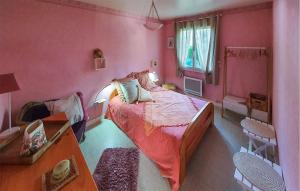 Maisons de vacances Awesome Home In Trgueux With Kitchen : photos des chambres