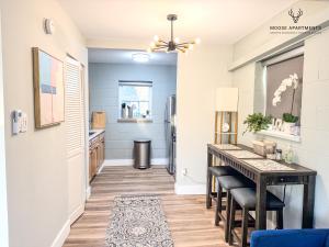 The Moose #12 - Brand New Modern Luxe Loft with Free Parking, King Bed & Fast WiFi