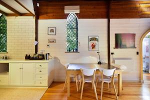 Blue Gum Church - Artistic Retreat