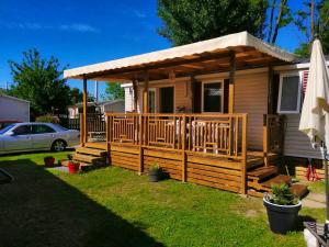 Maisons de vacances Bungalow charmant a Condrieu avec piscine partagee conviviale : photos des chambres