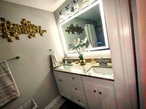 3 Bedroom Jewel: Luxury with Crystal Pool