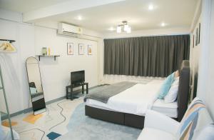 Hello Host (blue room)