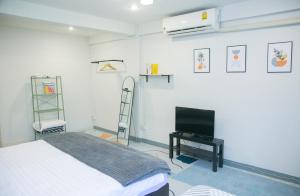 Hello Host (blue room)