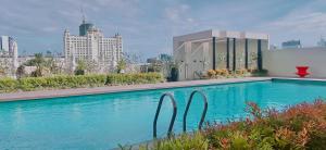 Cebu City SPACIOUS 1BR Condo HighView IT Park with POOL and NETFLIX
