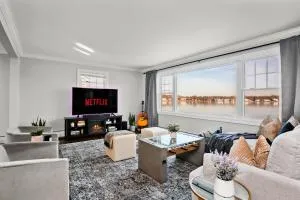 Waterview house walking distance from Cove Beach-5 mins to downtown-only 40 min to NYC - 格林威治