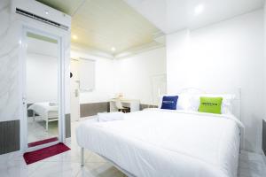 Urbanview Hotel Kota Tua Jakarta