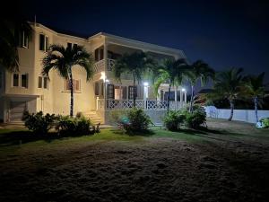 PARLATUVIER 4 bedroom ocean view home