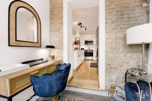 The Twin Lions: Bespoke Travel Lodge w Speakeasy*