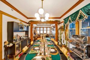 The Twin Lions: Bespoke Travel Lodge w Speakeasy*