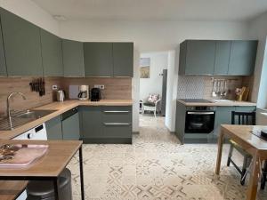 Gîte familial de charme avec jardin, proche de sentiers et activités nature, tout inclus ! - FR-1-510-187