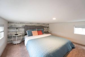 Peaceful Tiny Home Loft and Sauna