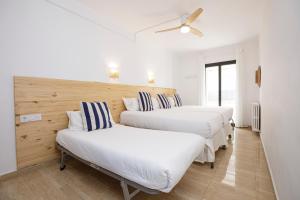 Quadruple Room with Balcony room in Hotel Mas Center