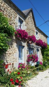 B&B / Chambres d'hotes La Bastide du Moulin - Mont St Michel : photos des chambres