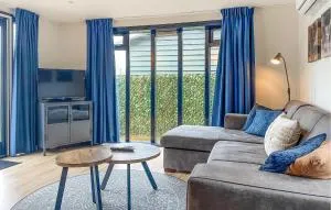 Amazing StaCaravan In Zeeland - Volkel