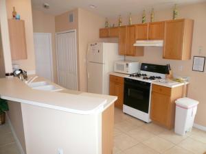 Five-Bedroom Pool Home Davenport