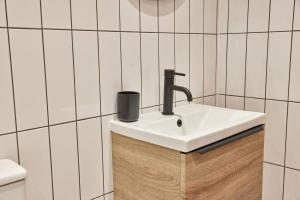 Modern Luxury 2-bedroom Oasis In Heart Of Whitley