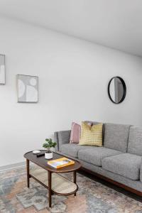 CozySuites I Trendy 1BR, Bottleworks Indy #1