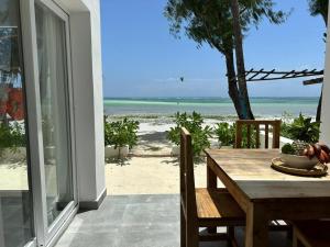 Beachfront White Pearl Suite ZanzibarHouses
