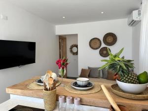 Beachfront White Pearl Suite ZanzibarHouses