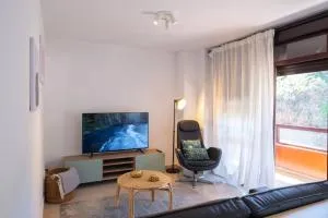 Phoebe by Huskalia - Velhoco