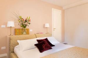 Venice Gold room