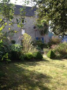Maisons de vacances Maison de 4 chambres avec wifi a Ploudalmezeau : photos des chambres