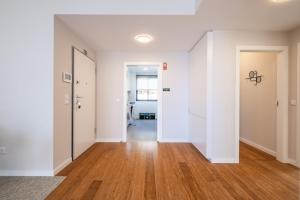 Apartment with ocean view and parking