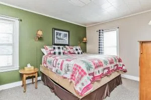 4 BDRM - Hot Tub - Fire Pit - Forestport